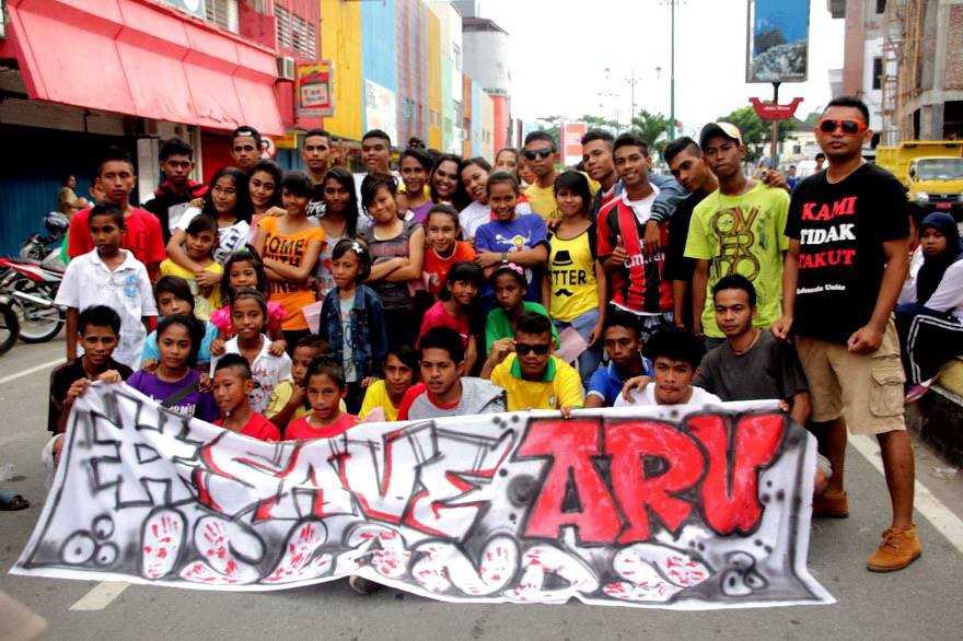 Young people supporting the campaign in Ambon.