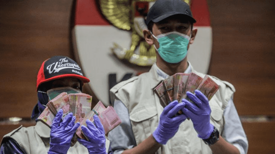 At a press conference in Jakarta, anti-corruption officers display cash seized during the arrest of politicians from Central Kalimantan in October 2018. The politicians were convicted of taking bribes from Golden Agri-Resources executives. 